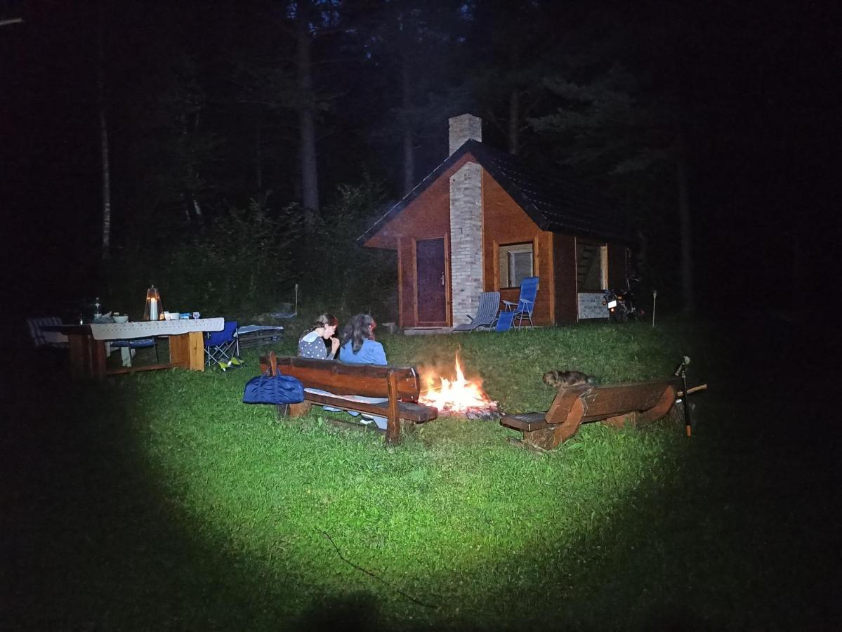 Survivalowa Chata W Lesie Bukowsko 外观 照片